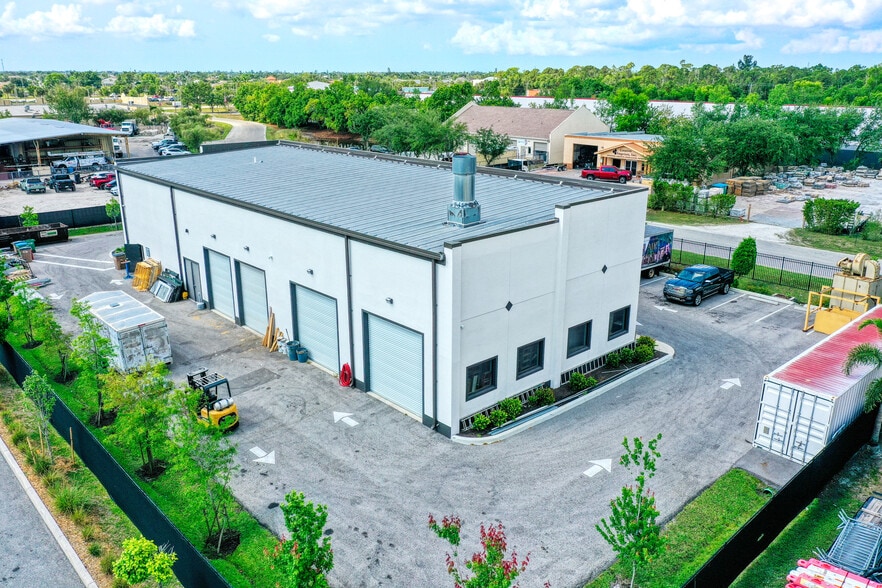 329 NE 3rd Ave, Cape Coral, FL for sale - Building Photo - Image 3 of 9