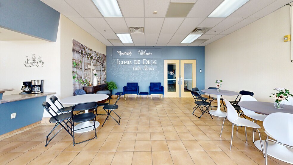 Printers Park Market Center portefeuille de 3 propriétés à vendre sur LoopNet.ca - Numérisation 3D de Matterport - Image 2 de 23