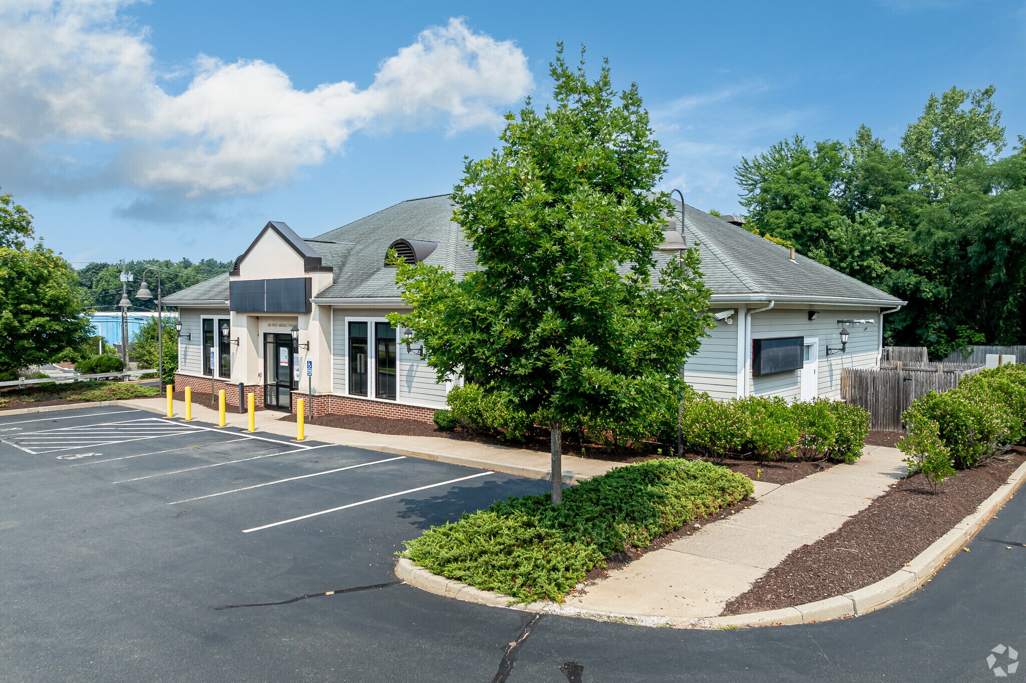 525 Middle Tpke W, Manchester, CT à louer Photo principale- Image 1 de 14