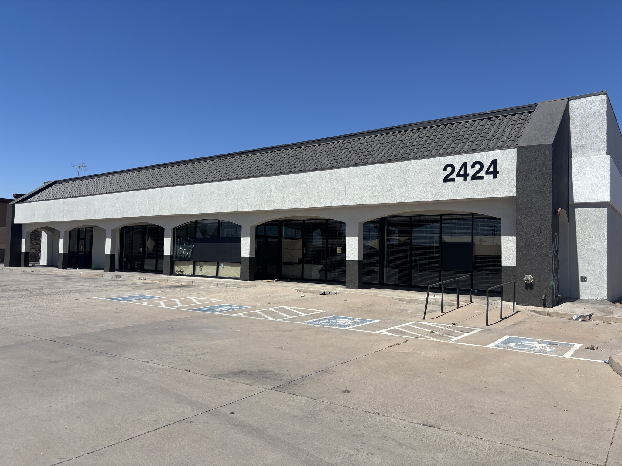 2424 E McDowell Rd, Phoenix, AZ for lease Primary Photo- Image 1 of 10