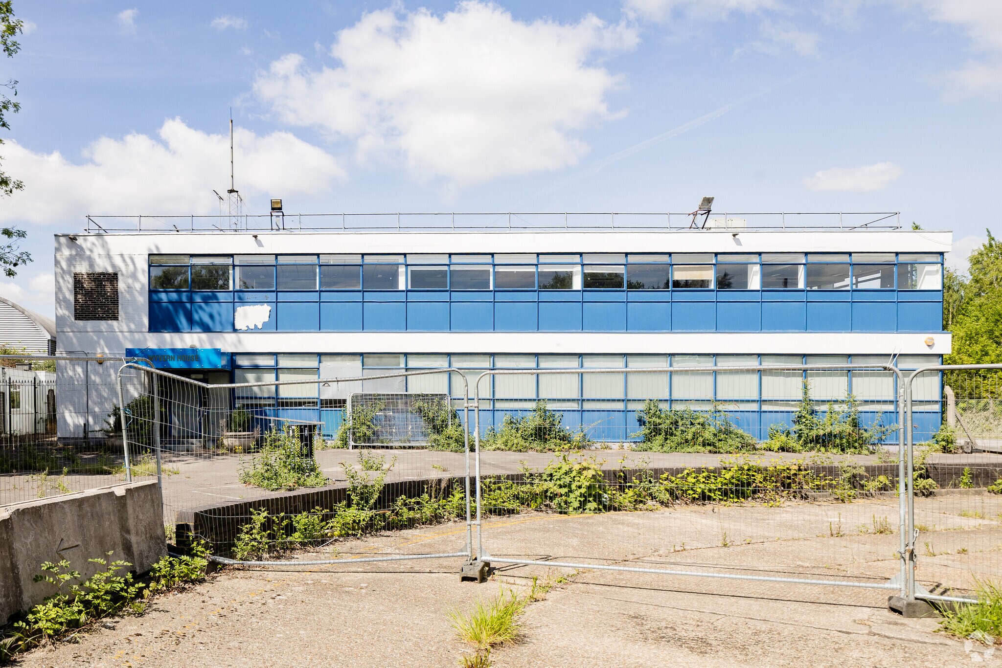 Wyvern Way, Uxbridge à louer Photo principale- Image 1 de 3