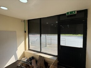 945 Oldham Rd, Manchester à louer Photo intérieure- Image 2 de 2