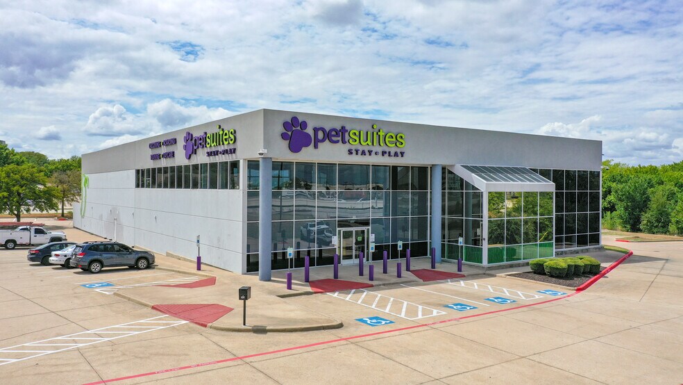 490 Oakbend Dr, Lewisville, TX for sale - Building Photo - Image 1 of 7