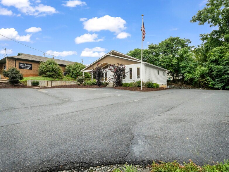 147 E Court St, Rutherfordton, NC à vendre - Photo du bâtiment - Image 2 de 43