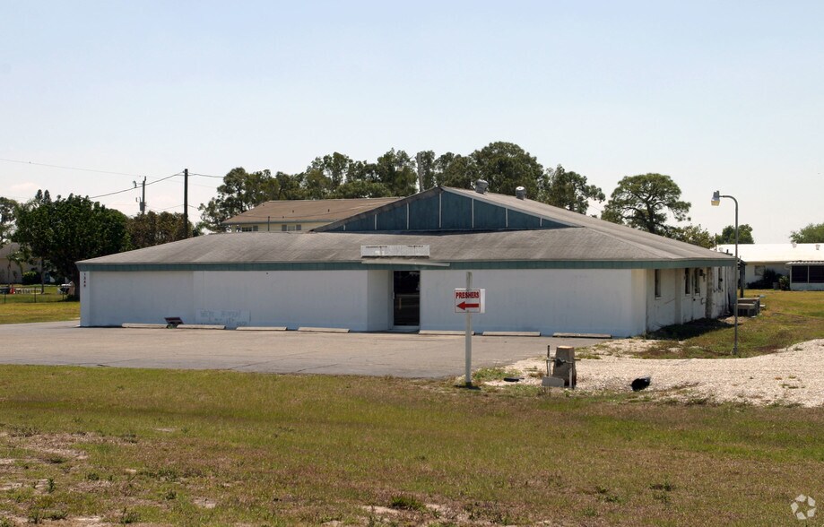 1351-1353 Old Pondella Rd, Cape Coral, FL à vendre - Photo du bâtiment - Image 1 de 10