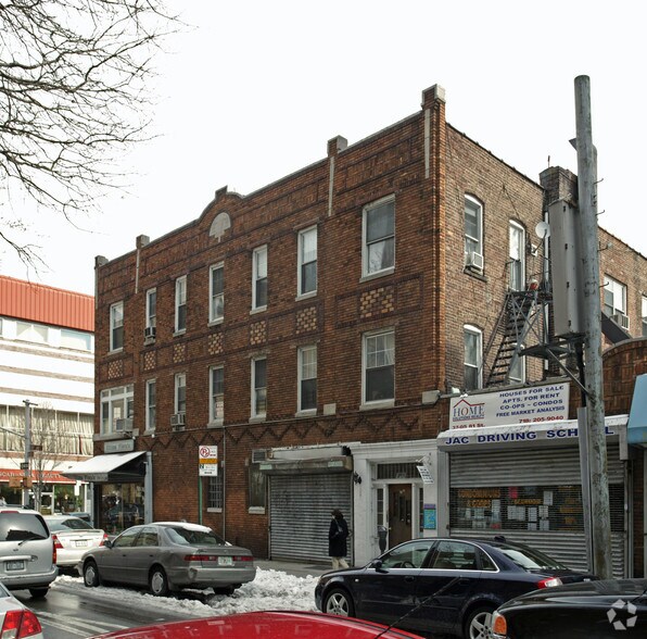81-02 37th Ave, Jackson Heights, NY for lease - Building Photo - Image 2 of 3