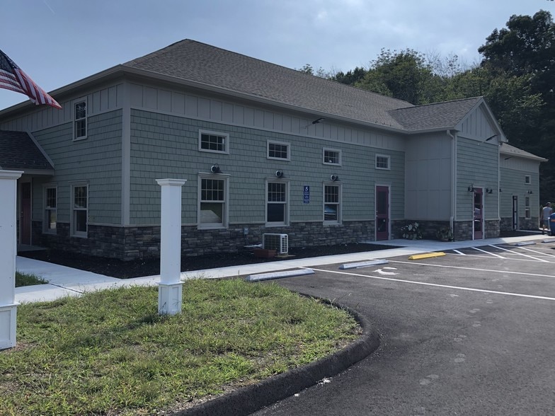 13 N Main St, East Hampton, CT for lease - Building Photo - Image 1 of 22