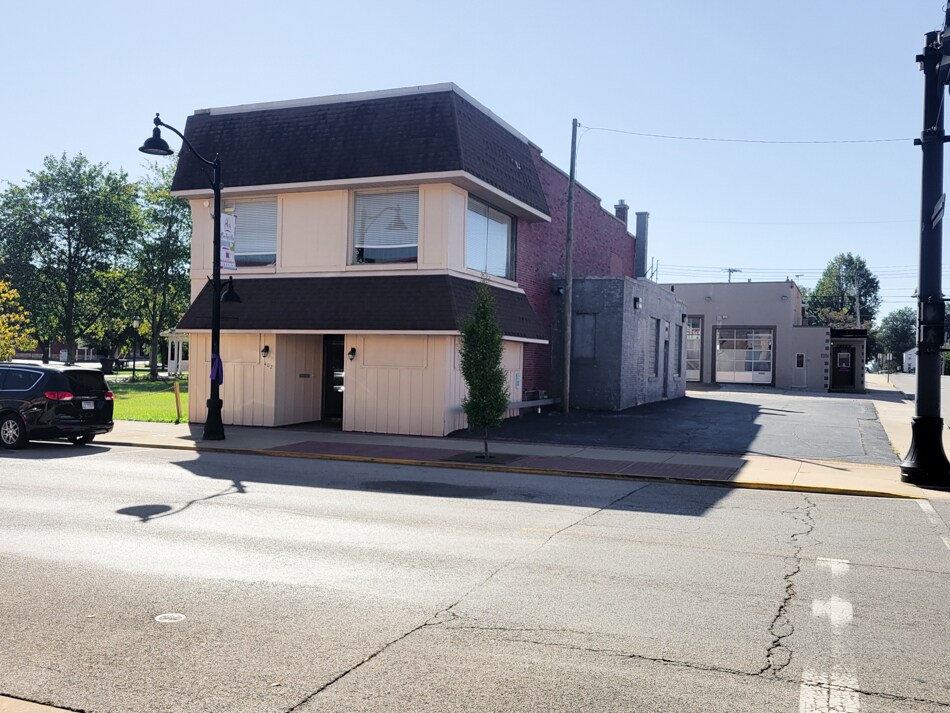 402 E Main St, Belleville, IL for sale Primary Photo- Image 1 of 11