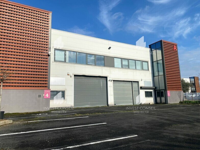 13-27 Avenue Jean Moulin, Stains for lease - Building Photo - Image 1 of 10
