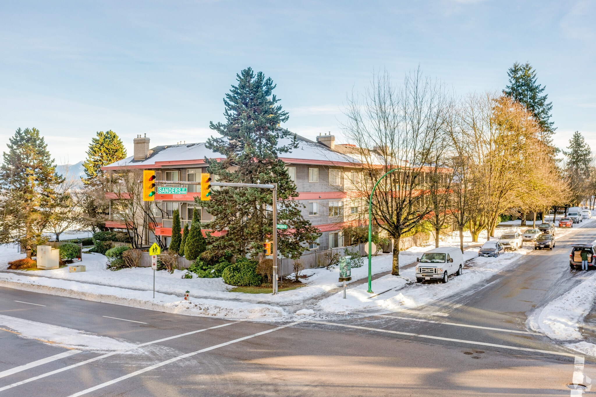 4951 Sanders St, Burnaby, BC à vendre Photo du bâtiment- Image 1 de 5