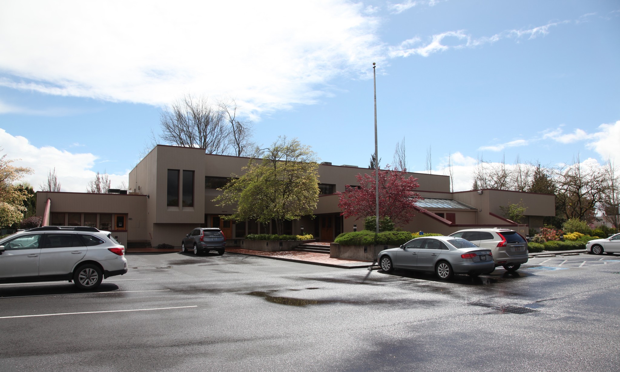 1077 Gateway Loop, Springfield, OR for sale Building Photo- Image 1 of 1