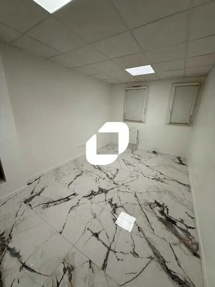 Office in Conflans-Sainte-Honorine for lease - Interior Photo - Image 2 of 5