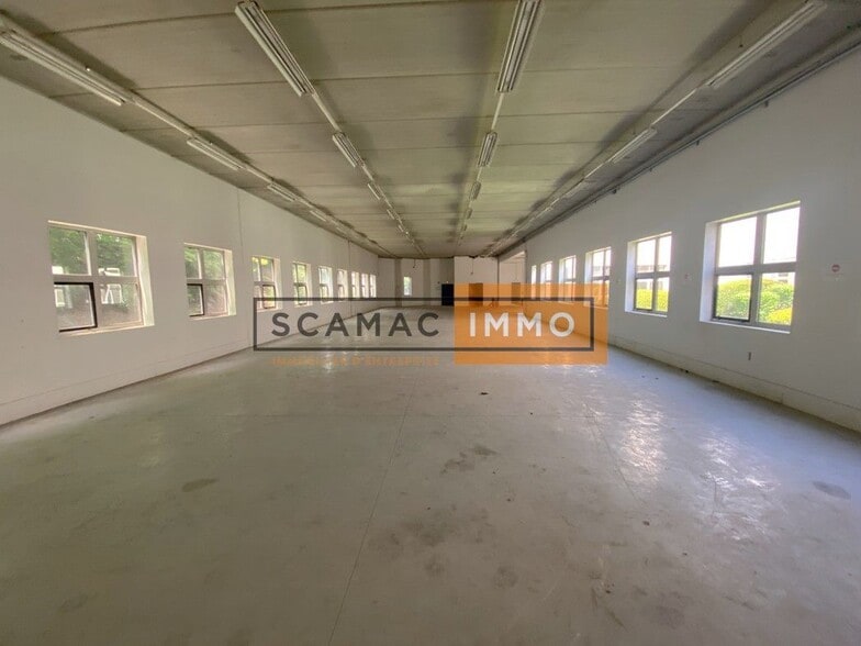 Industrial in Saint-Thibault-des-Vignes for lease - Building Photo - Image 2 of 21