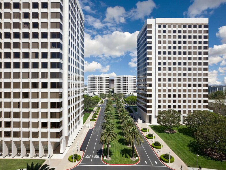 5 Park Plaza, Irvine, CA à louer - Photo du bâtiment - Image 2 de 9