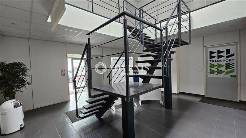 Bureau dans Roncq à louer - Hall d’entrée - Image 2 de 8