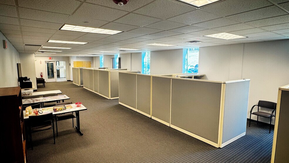 10 Oceana Way, Norwood, MA for lease - Interior Photo - Image 3 of 5