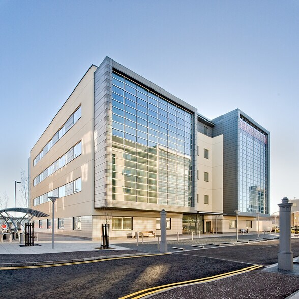 5 West Victoria Dock Rd, Dundee à louer - Photo du bâtiment - Image 1 de 7