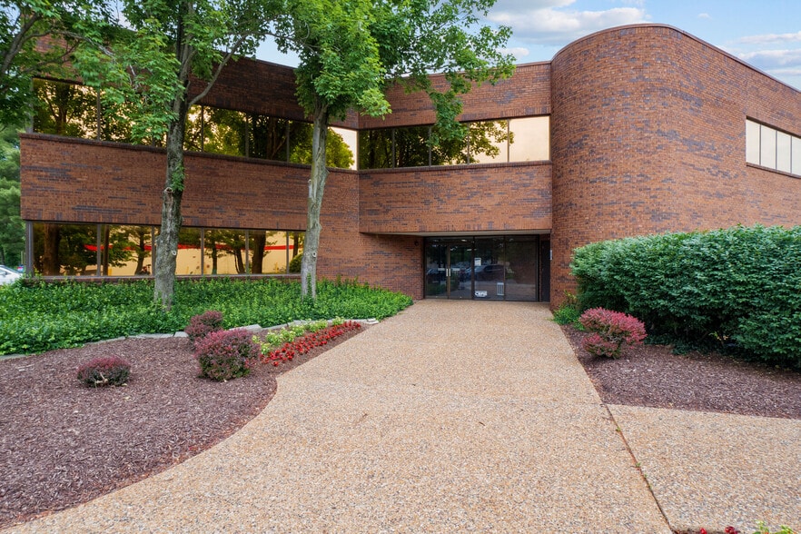 141 Market Place Dr, Fairview Heights, IL for sale - Building Photo - Image 2 of 28