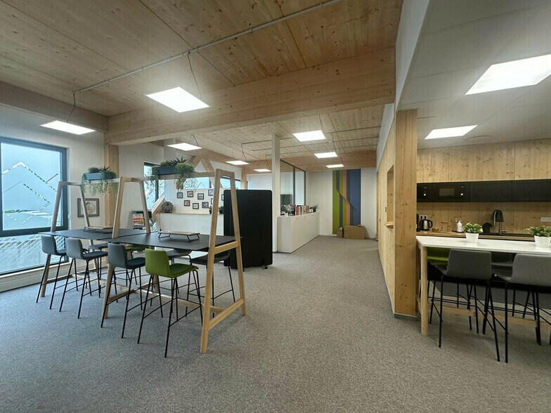 Office in Schiltigheim for lease - Interior Photo - Image 2 of 5