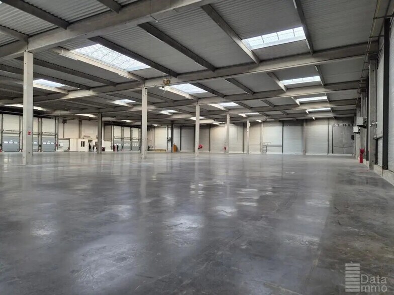 Industriel dans Bussy-Saint-Georges à louer - Photo du bâtiment - Image 3 de 7