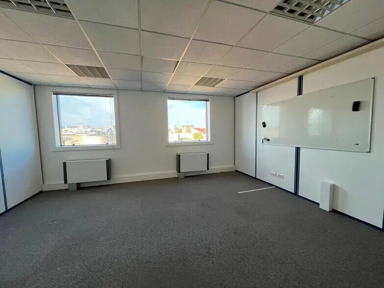 75 Cours Emile Zola, Villeurbanne for lease - Interior Photo - Image 3 of 22