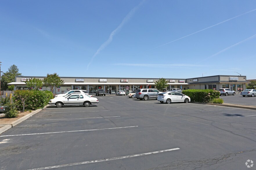 1848 Shaw Ave, Clovis, CA à louer - Photo principale - Image 3 de 4