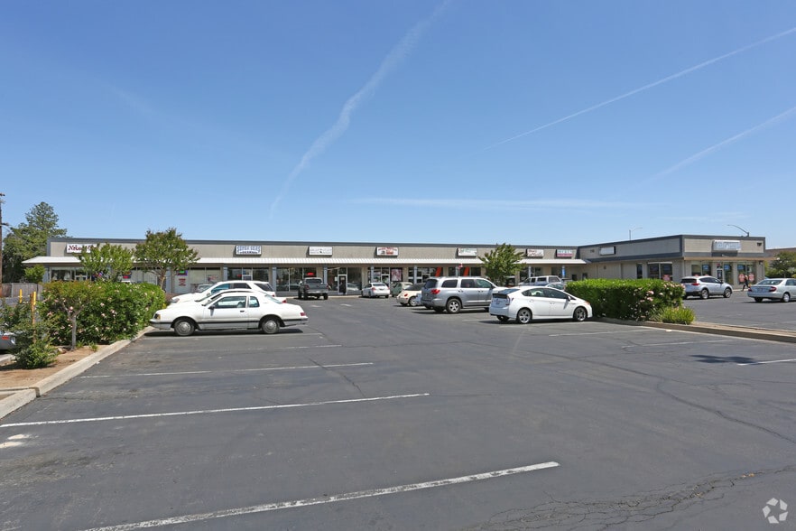 1848 Shaw Ave, Clovis, CA for lease - Primary Photo - Image 3 of 4