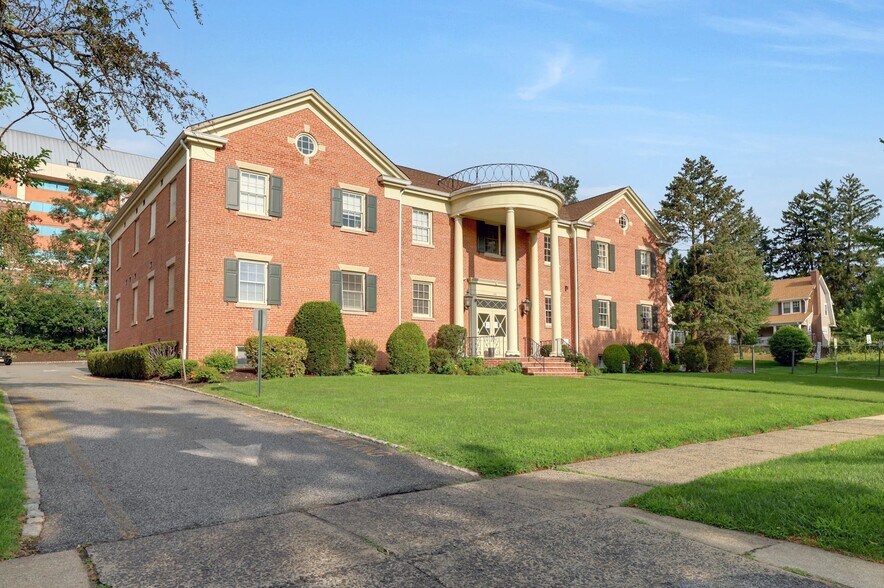 230 Sherman Ave, Glen Ridge, NJ à louer - Photo du bâtiment - Image 2 de 18