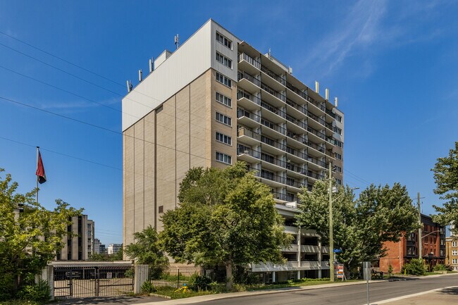 Plus de détails pour 201 Mcleod St, Ottawa, ON - Commerce de détail à louer