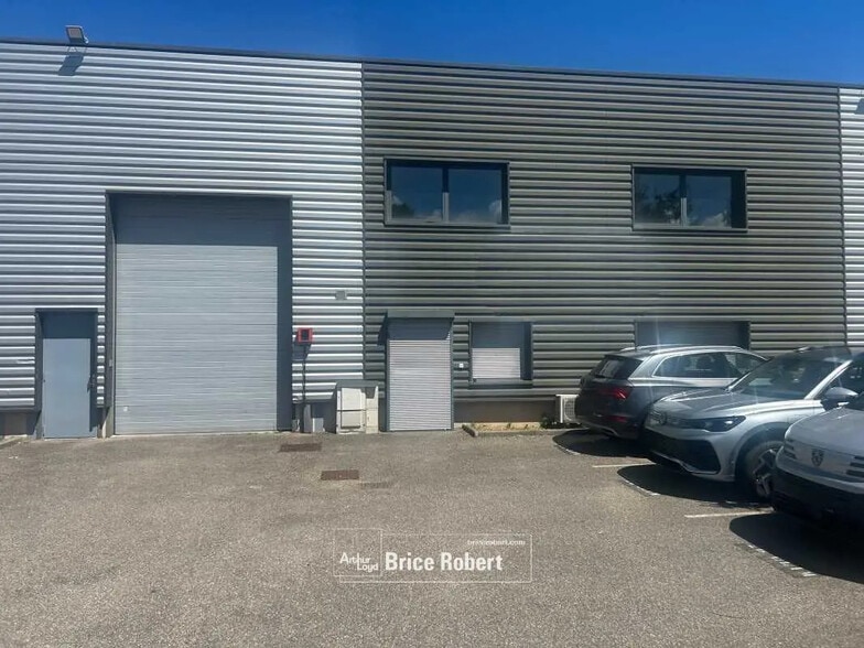 Flex in Vénissieux for lease - Building Photo - Image 1 of 1