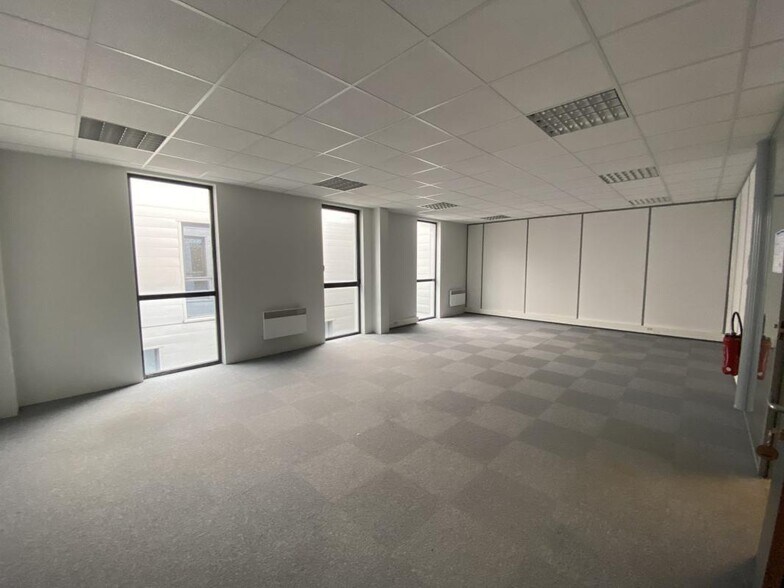 Bureau dans Nogent-le-Phaye à louer - Photo intérieure - Image 1 de 27