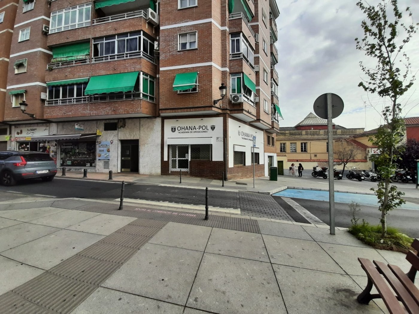 Retail in Cáceres, Cáceres for lease Building Photo- Image 1 of 15