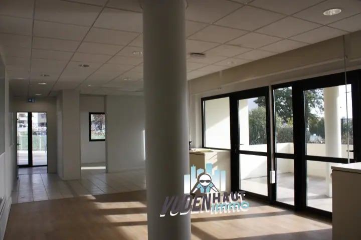Retail in Toulouse for lease Interior Photo- Image 1 of 10