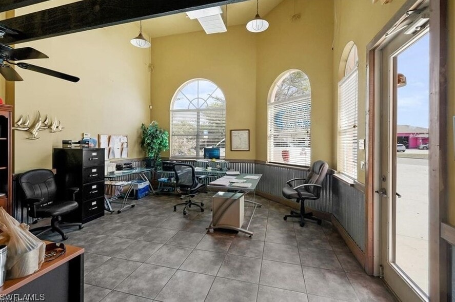 434 NE 3rd Ave, Cape Coral, FL for lease - Interior Photo - Image 2 of 19