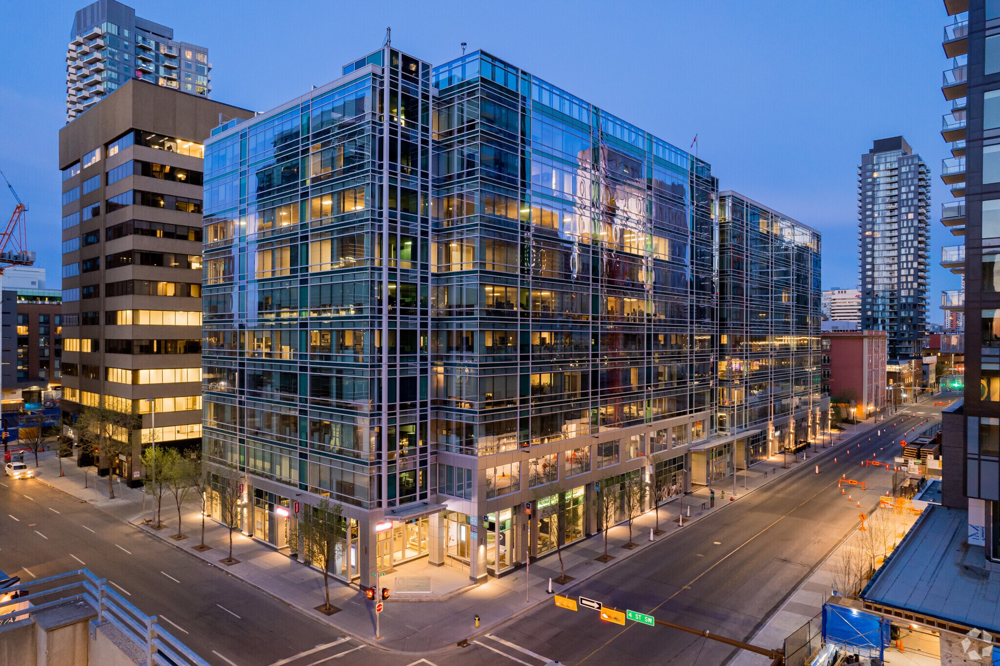 517 10th Ave SW, Calgary, AB à louer Photo du bâtiment- Image 1 de 12