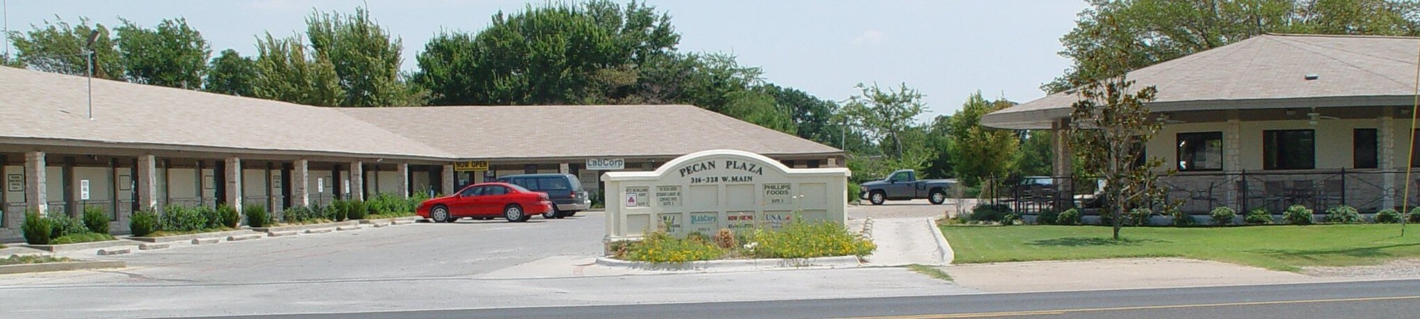 328 W Main St, Azle, TX à louer Photo du bâtiment- Image 1 de 13