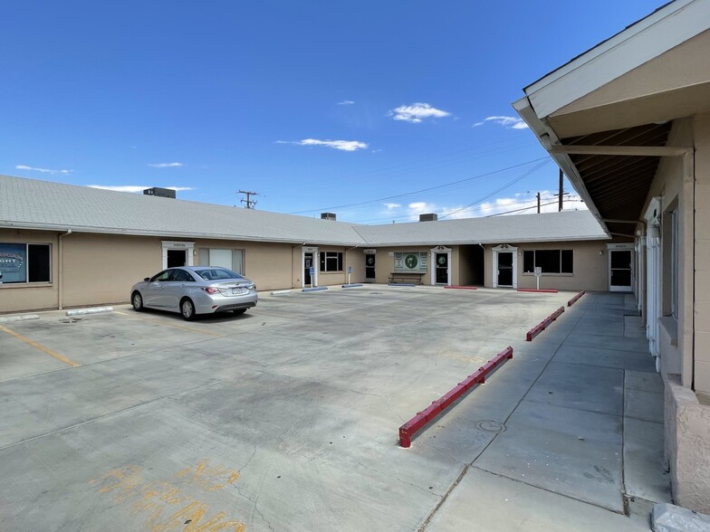 44802-44808 Elm Ave, Lancaster, CA for lease - Building Photo - Image 2 of 6