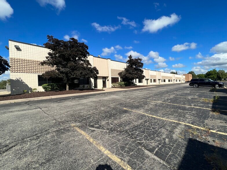 32535-32553 Schoolcraft Rd, Livonia, MI à louer - Photo du bâtiment - Image 3 de 5