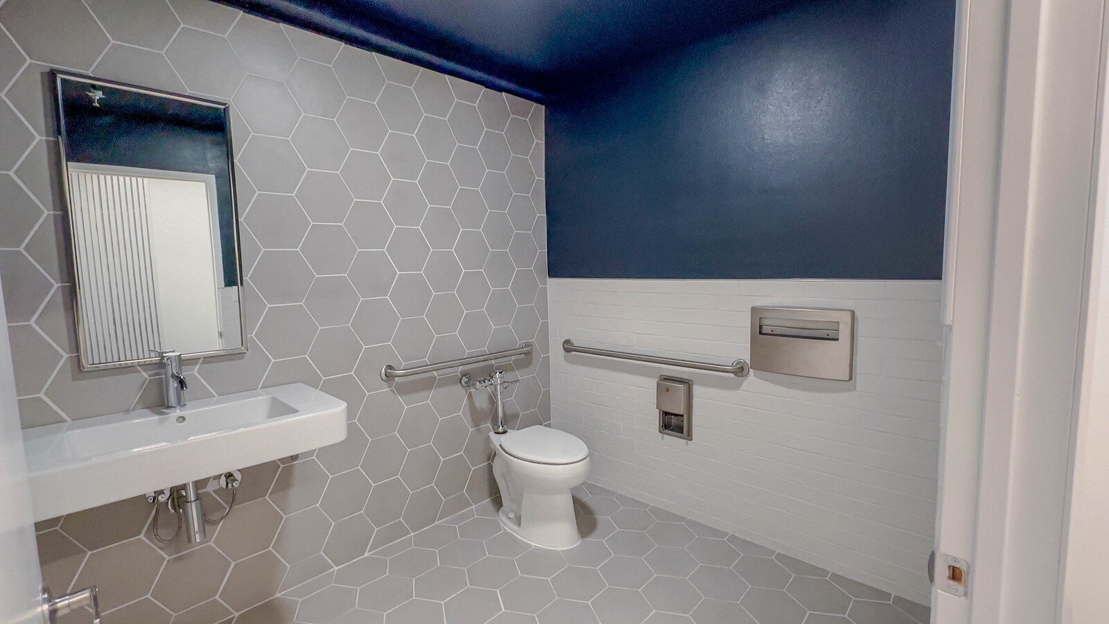 340 Rancheros Dr, San Marcos, CA 92069 - Unité 176-178 -  - Photo intérieure - Image 2 of 8