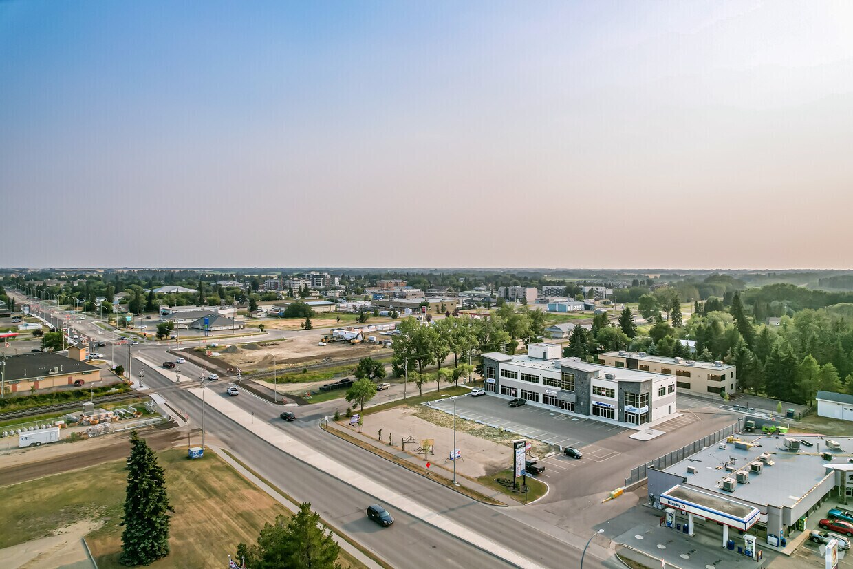 4620 48 St, Stony Plain, AB à vendre Photo du bâtiment- Image 1 de 1