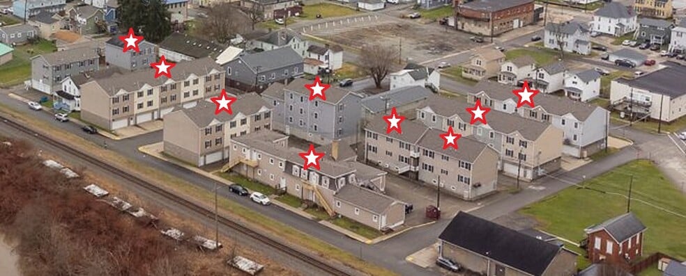 82 Unit Townhome/Apartment Portfolio portfolio of 11 properties for sale on LoopNet.ca - Building Photo - Image 1 of 64