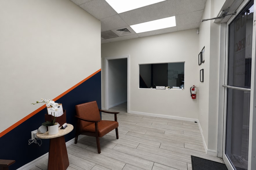 20841 Johnson St, Pembroke Pines, FL for sale - Interior Photo - Image 2 of 29
