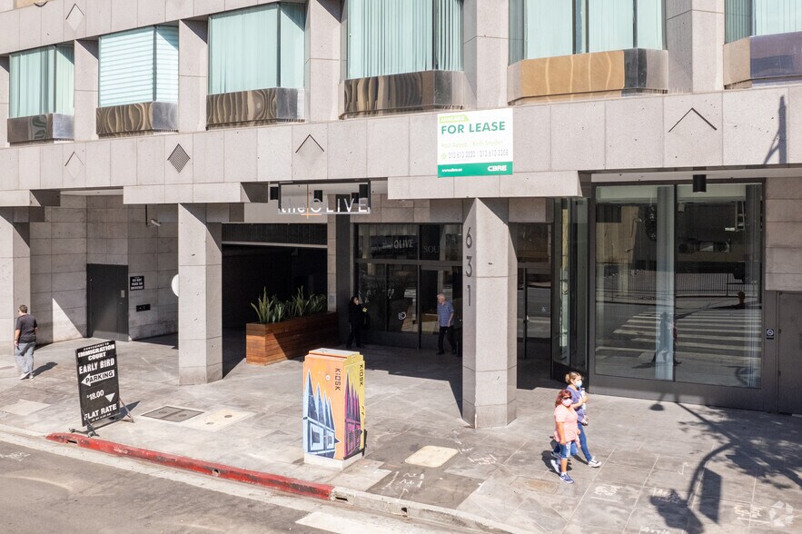 631 S Olive St, Los Angeles, CA à louer - Photo du bâtiment - Image 2 de 5