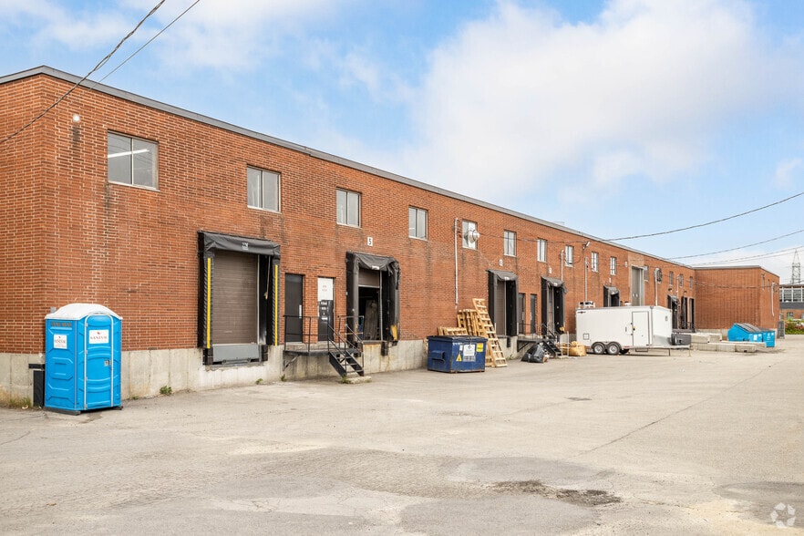 837-845 Rue Tecumseh, Dollard-des-Ormeaux, QC for lease - Building Photo - Image 2 of 8
