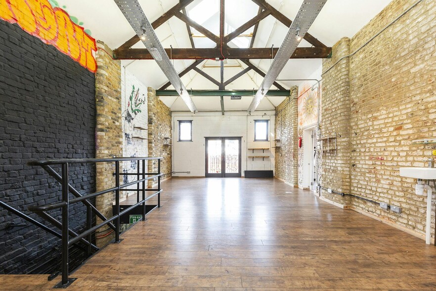 4-6 Broadway Market Mews, London for lease - Interior Photo - Image 2 of 18