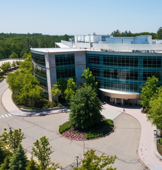 100 Waumbec Dr, Dover, NH for lease - Building Photo - Image 2 of 13