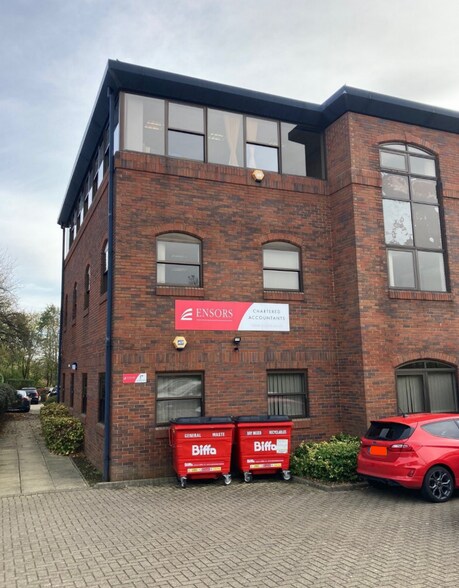 Spitfire Close, Huntingdon à vendre - Photo du bâtiment - Image 2 de 4