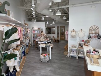 Plus de détails pour 5030 Champion Blvd, Boca Raton, FL - Commerce de détail à louer