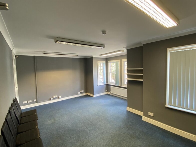 Suite, 7, 8-10 High Beech Road, Loughton for lease - Building Photo - Image 2 of 6