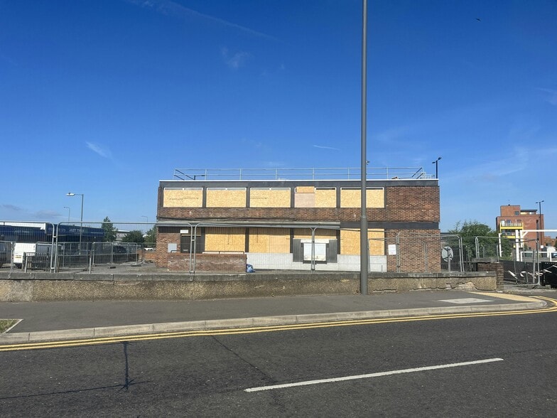 2 Gatehouse Rd, Aylesbury for sale - Building Photo - Image 3 of 19